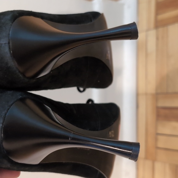 Bcbg size 6.5 B black suede heels with detail front open toe - Picture 6 of 10